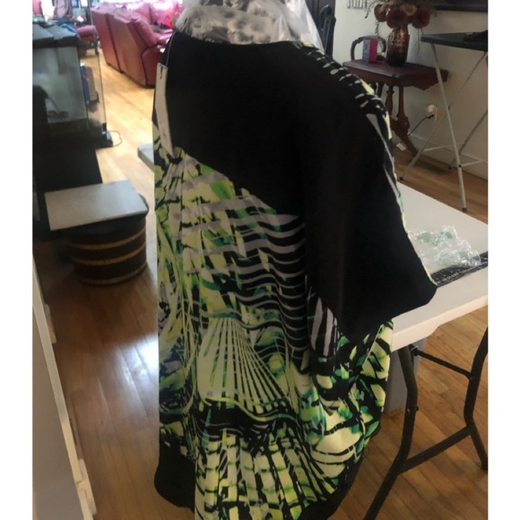 Dana Buchman  X-Large green & black print silky oversized V-Neck top NWT - Picture 13 of 15